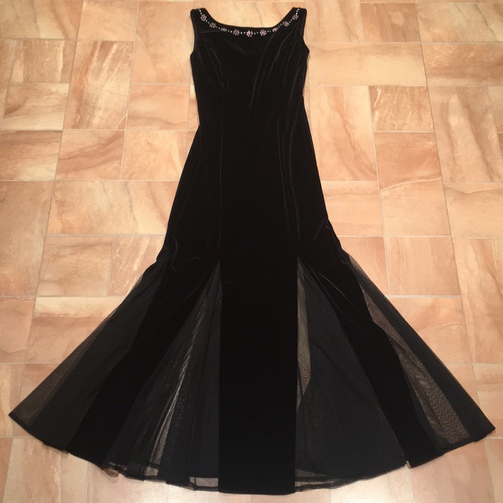 Jessica Howard Women's Vintage Black Velour Floral Rhinestone Maxi Mermaid Dress